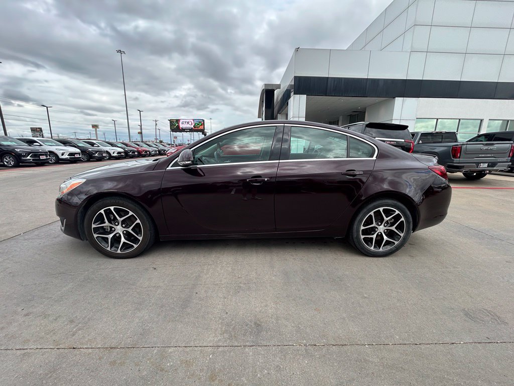 Used 2017 Buick Regal Sport Touring FWD image 2