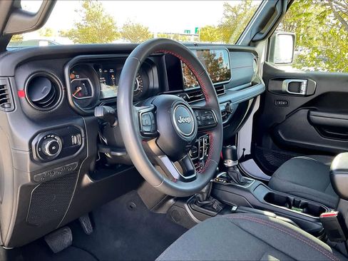 Used 2024 Jeep Wrangler Unlimited Rubicon image 16