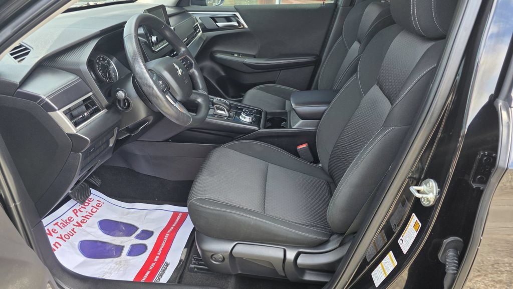Used 2023 Mitsubishi Outlander ES FWD image 16