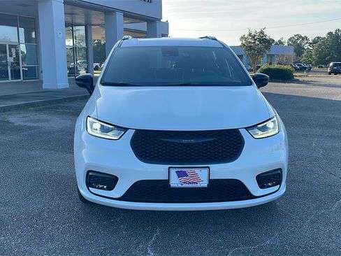 New 2025 Chrysler Pacifica Limited image 2