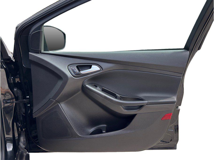 Used 2015 Ford Focus SE FWD image 32