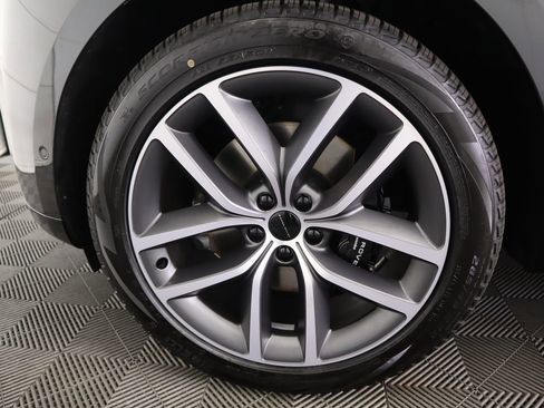 New 2026 Land Rover Range Rover SE image 30