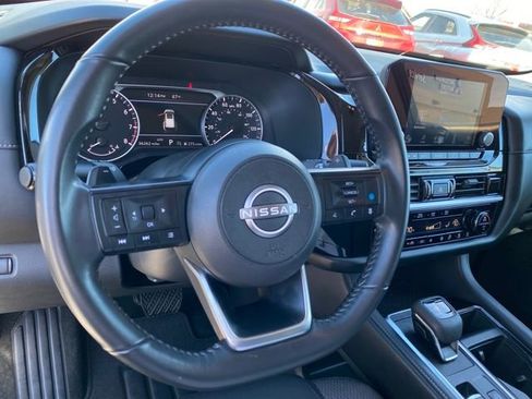 Certified 2025 Nissan Pathfinder SV image 13