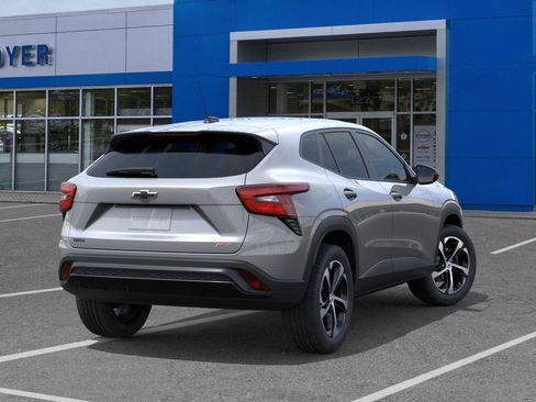 New 2026 Chevrolet Trax RS w/ Sunroof Package FWD image 4