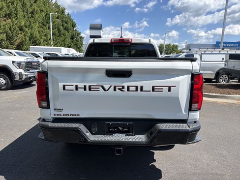 Used 2024 Chevrolet Colorado Z71 w/ Z71 Convenience Package 2 image 9