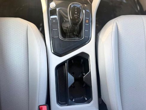 Used 2022 Volkswagen Tiguan SE FWD image 20