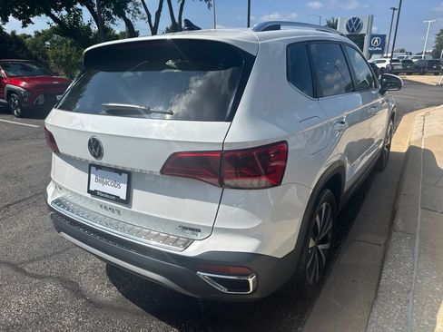 Used 2023 Volkswagen Taos SE w/ Panoramic Sunroof Package AWD/4WD image 6