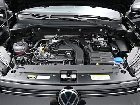 New 2026 Volkswagen Taos SE image 15