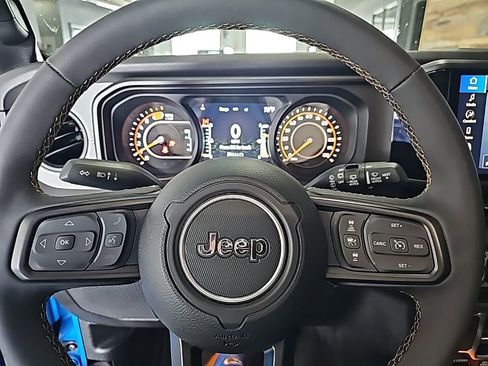 Used 2024 Jeep Wrangler Willys image 13