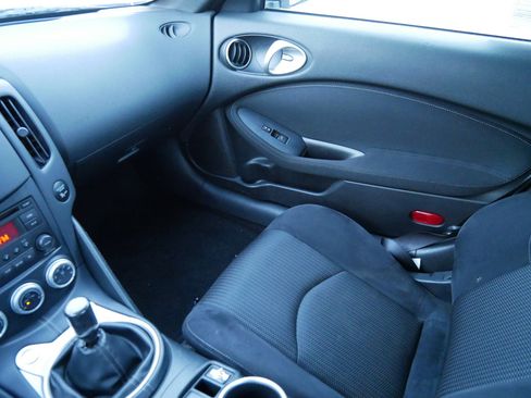 Used 2017 Nissan 370Z Coupe image 13