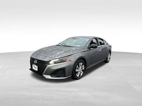 Used 2024 Nissan Altima 2.5 S image 3