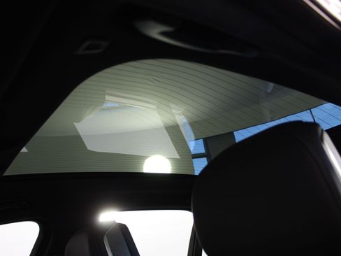 Used 2026 BMW i7 M70 w/ Premium Package image 13