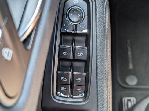 Used 2022 Porsche Macan S AWD/4WD image 32