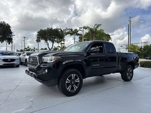 Used 2019 Toyota Tacoma TRD Sport AWD/4WD image 28