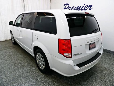 Used 2018 Dodge Grand Caravan SE w/ UConnect Hands-Free Group FWD image 4