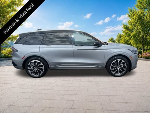Used 2024 Lincoln Nautilus Reserve w/ Equipment Group 202A AWD/4WD image 9