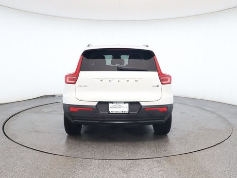 Used 2024 Volvo XC40 B5 Plus w/ Climate Package image 4