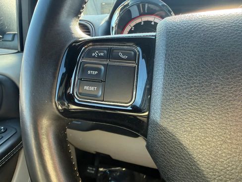 Used 2019 Dodge Grand Caravan SXT FWD image 17