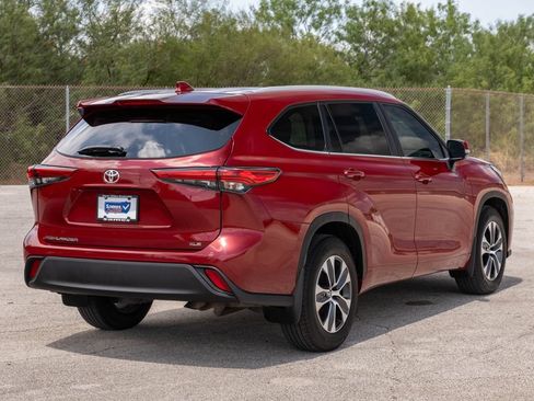 Used 2023 Toyota Highlander XLE FWD image 8