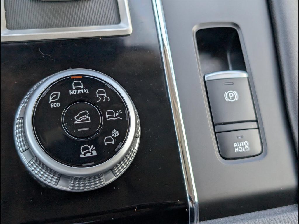 Used 2022 Mitsubishi Outlander SE AWD/4WD image 19