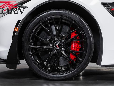 Used 2015 Chevrolet Corvette Z06 w/ 3LZ Preferred Equipment Group RWD image 26
