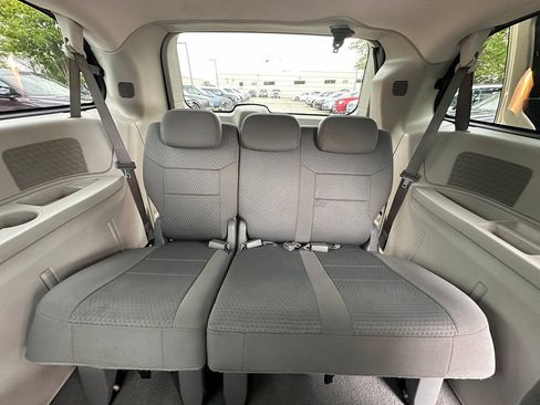 Used 2010 Chrysler Town & Country Touring FWD image 16