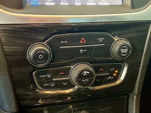 Used 2020 Chrysler 300 Touring w/ Sport Appearance Package RWD image 15