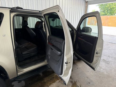 Used 2014 Chevrolet Suburban LT AWD/4WD image 19