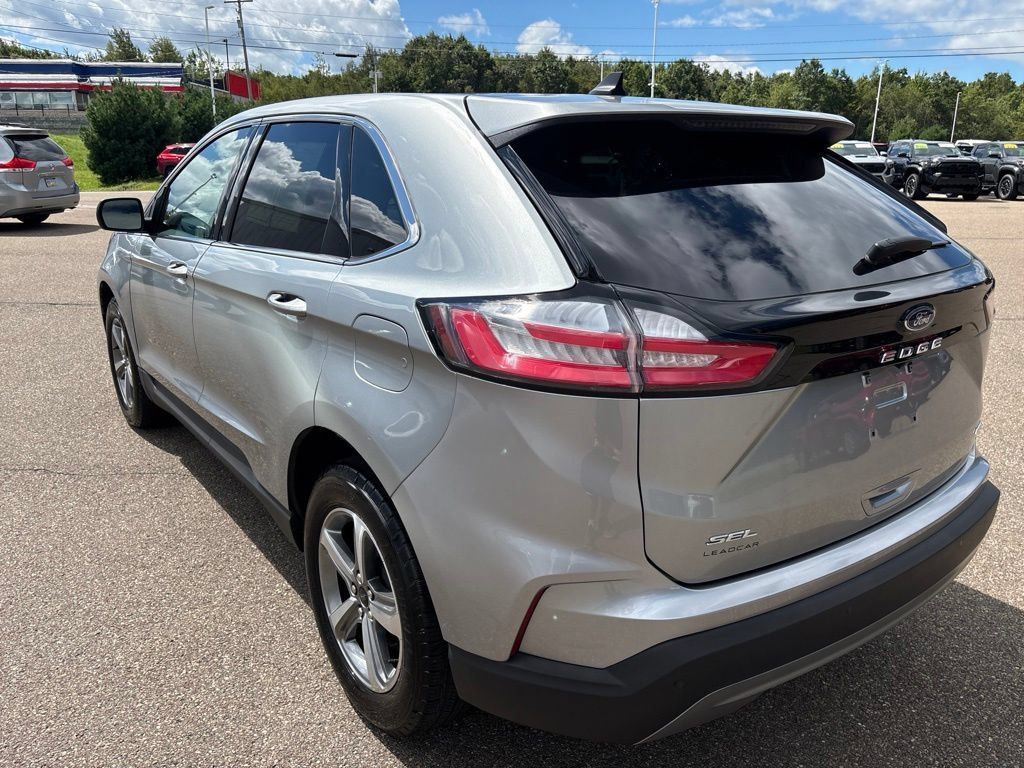 Used 2024 Ford Edge SEL w/ Convenience Package AWD/4WD image 4