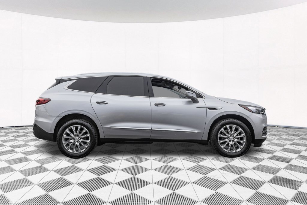Used 2020 Buick Enclave Essence w/ Sound and Sites Package FWD image 11