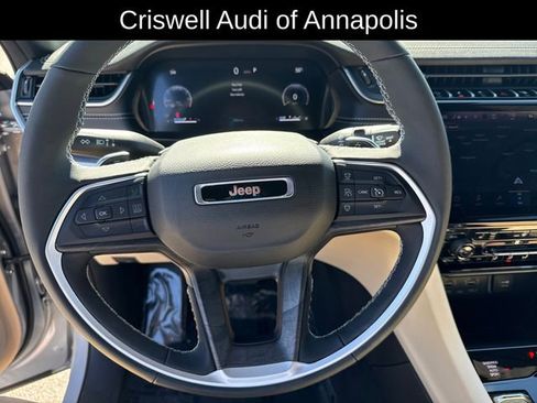 Used 2025 Jeep Grand Cherokee Limited image 15