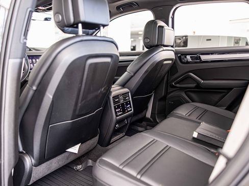 Used 2022 Porsche Cayenne S Platinum image 34