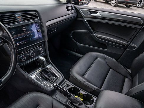 Used 2018 Volkswagen Golf SE image 16