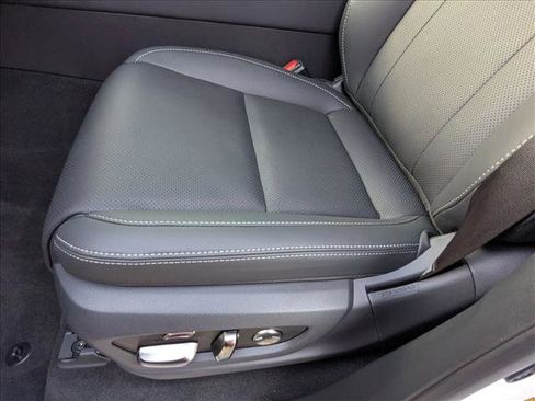 New 2025 Lexus LX 700h Luxury image 4