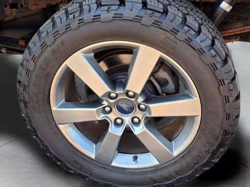Used 2015 Ford F150 XLT w/ Equipment Group 302A Luxury AWD/4WD image 8