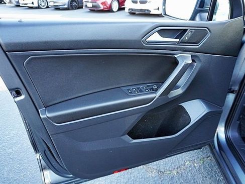 Used 2021 Volkswagen Tiguan SE image 22