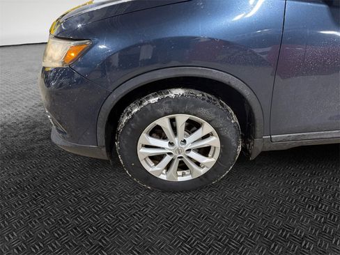 Used 2015 Nissan Rogue SV w/ SV Moonroof Package image 11