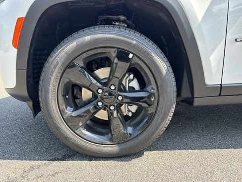 New 2026 Jeep Grand Cherokee Limited w/ Limited Altitude Package AWD/4WD image 11