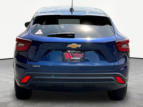Used 2024 Chevrolet Trax LS w/ LS Convenience Package FWD image 5