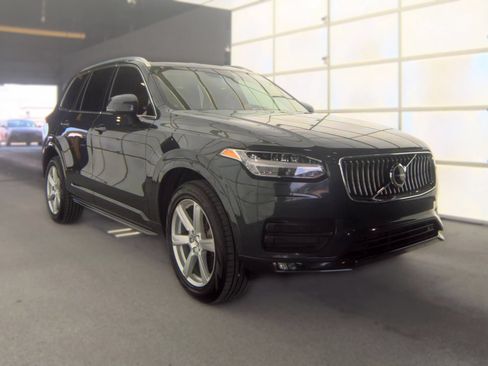 Used 2022 Volvo XC90 T5 Momentum AWD/4WD image 4