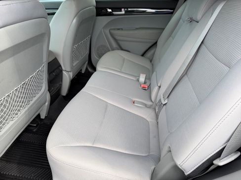 Used 2015 Kia Sorento LX FWD image 12