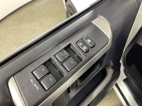 Used 2013 Toyota 4Runner SR5 w/ Convenience Pkg image 16