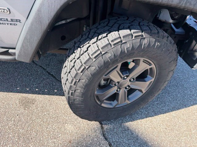Used 2017 Jeep Wrangler Unlimited Rubicon AWD/4WD image 37
