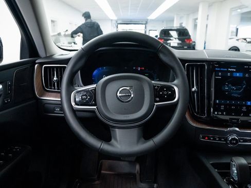 Used 2024 Volvo XC60 T8 Plus image 12