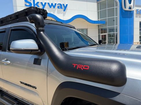 Used 2022 Toyota Tacoma TRD Off-Road w/ Technology Package AWD/4WD image 23