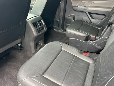 Used 2021 Volkswagen Atlas SE w/ Panoramic Sunroof Package AWD/4WD image 12