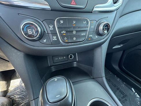 Used 2021 Chevrolet Equinox LT image 33