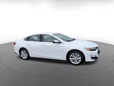 Used 2024 Chevrolet Malibu LT image 2