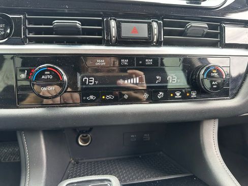 Used 2025 Nissan Pathfinder SV image 22