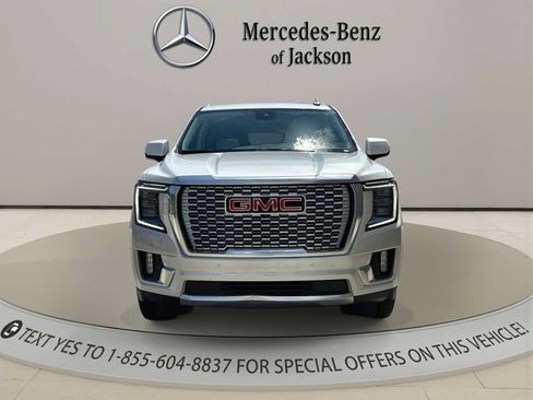 Used 2023 GMC Yukon XL Denali w/ Advanced Technology Package AWD/4WD image 3